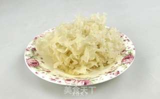 抗雾霾,清热润肺甜品:红枣莲子银耳羹的做法步骤:2