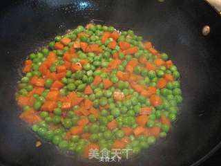 豌豆胡萝卜丁的做法步骤:5
