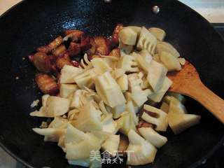 五花肉炖春笋的做法步骤:11