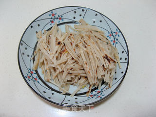 包菜炒饼丝的做法步骤:4