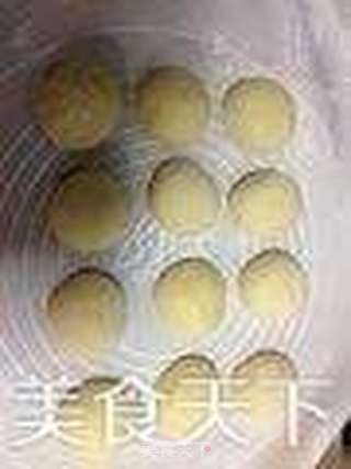 椰蓉辫子面包的做法步骤:2