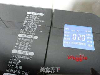 圆咕噜香肠包的做法步骤:2
