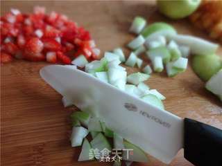 天然纯正的草莓鲜果汁的做法步骤:4