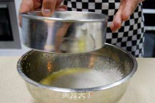 德普烤箱食谱之戚风蛋糕卷的做法步骤:3