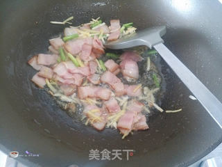 【培根“美”味“大”不同】—蟹味菇炒培根的做法步骤:6