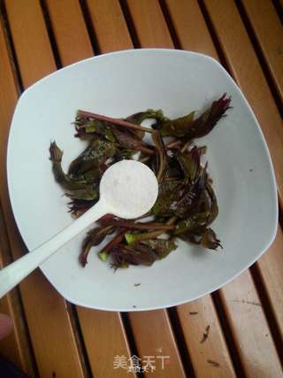 香掉下巴的!酥炸香椿鱼的做法步骤:2
