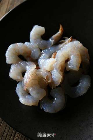 芦笋虾仁煲的做法步骤:2