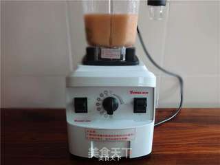 天然纯正的草莓鲜果汁的做法步骤:7