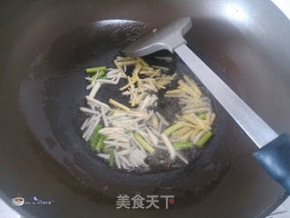 【培根“美”味“大”不同】—蟹味菇炒培根的做法步骤:5