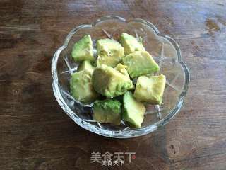 元气满满的聚会特饮——牛油果苹果奶昔的做法步骤:2
