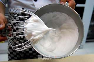 德普烤箱食谱之戚风蛋糕卷的做法步骤:4