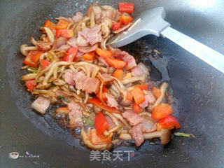 【培根“美”味“大”不同】—蟹味菇炒培根的做法步骤:7