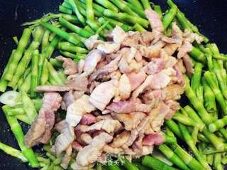 野笋炒肉的做法步骤:6