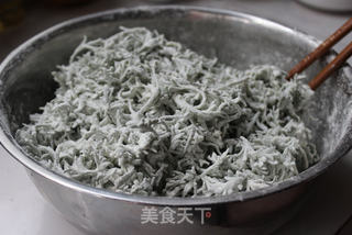 春食野菜正当时——白蒿芽麦饭的做法步骤:4