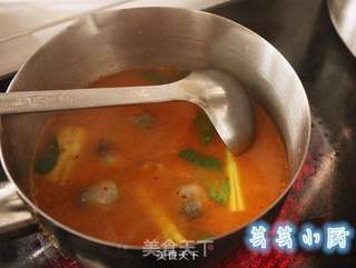 【芸芸小厨】泰国开胃汤——冬阴功海鲜汤的做法步骤:4
