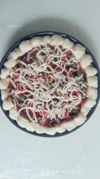 香菇虾仁火腿卷边PIZZA的做法步骤:7