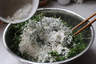 春食野菜正当时——白蒿芽麦饭的做法步骤:3
