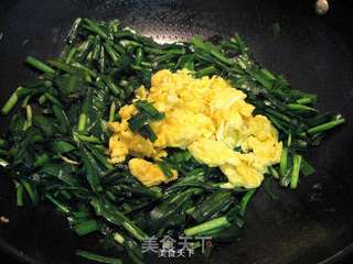 鸡蛋炒韭菜的做法步骤:7