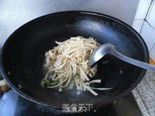 豆腐丝炒韭菜的做法步骤:4