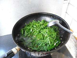 豆腐丝炒韭菜的做法步骤:9