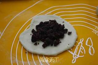 豆沙卷面包(烤箱烤豆沙卷面包,超级简单哦~)的做法步骤:6