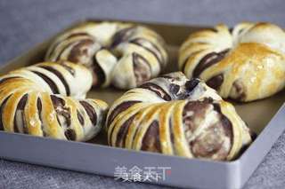 豆沙卷面包(烤箱烤豆沙卷面包,超级简单哦~)的做法步骤:13