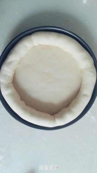 香菇虾仁火腿卷边PIZZA的做法步骤:5
