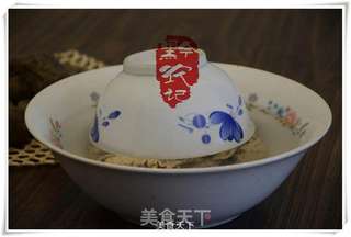 红椒炒灰豆腐果的做法步骤:2