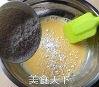 8寸戚风蛋糕(改良君之配方)的做法步骤:6