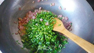 荷尔美培根试用——韭菜培根炒饭的做法步骤:4