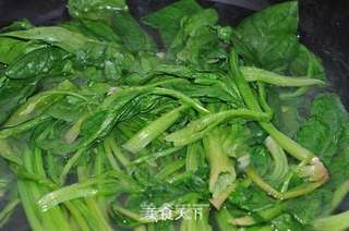番茄蛋卤菠菜面的做法步骤:2