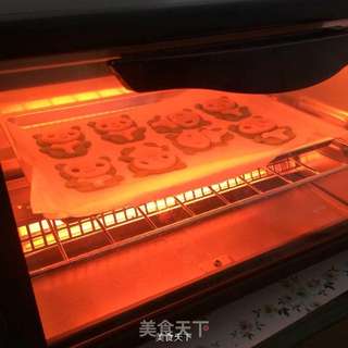 抹茶熊猫饼干的做法步骤:8
