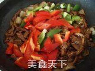 好吃又经典的黑椒牛柳的做法步骤:7