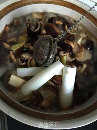 小花菇炖豆腐的做法步骤：7