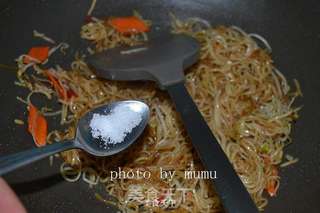 用自发豆芽炒细面的做法步骤:10