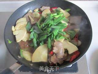 青蒜冬笋炒口条的做法步骤:12