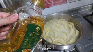 鲜肉锅贴的做法步骤:16