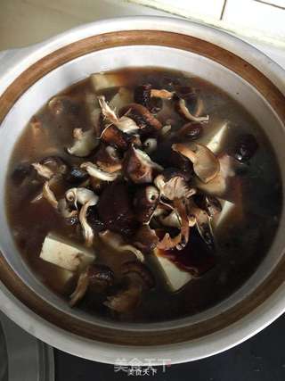 小花菇炖豆腐的做法步骤：6