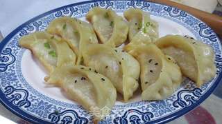 鲜肉锅贴的做法步骤:17