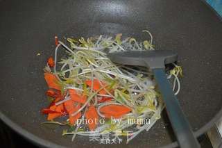 用自发豆芽炒细面的做法步骤:7