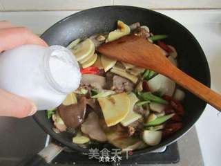 青蒜冬笋炒口条的做法步骤:11