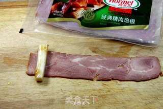 培根卷米条(荷美尔定制菜谱)的做法步骤:3