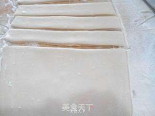 炸油条的做法步骤:8