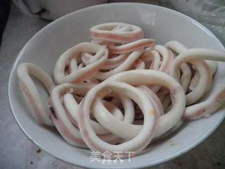 青椒炒鱿鱼圈的做法步骤:4