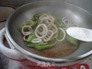 青椒炒鱿鱼圈的做法步骤:9