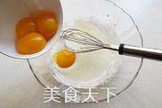 酸奶柠檬中空戚风蛋糕的做法步骤:2