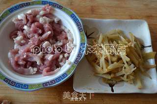 榨菜肉丝拌面的做法步骤:2