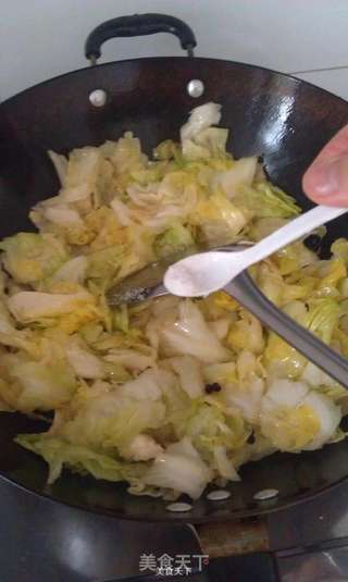 炝炒圆白菜的做法步骤:9