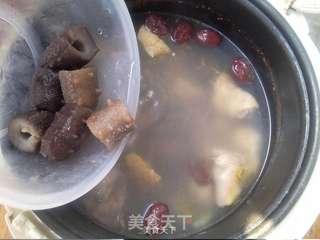 海参炖鸡腿的做法步骤:7