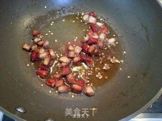 腊肉炒蚕豆的做法步骤:4